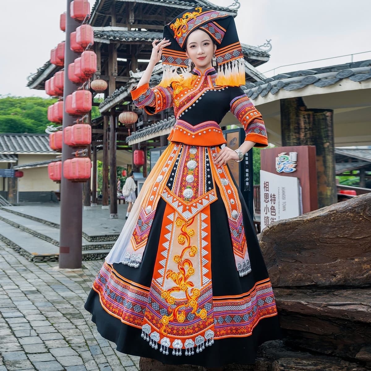 Women's orange suit + fan-shaped headdress