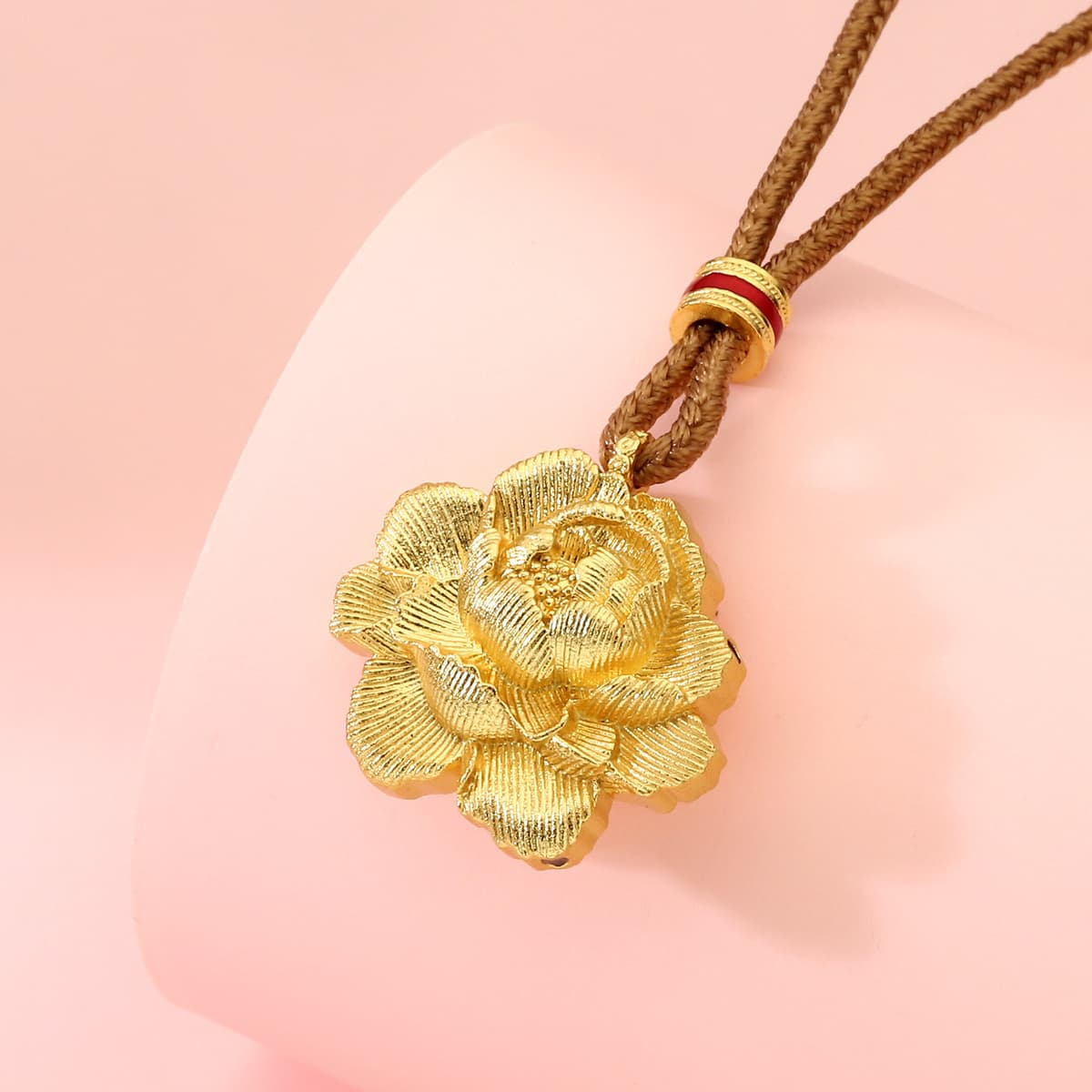 Electric gold three-dimensional peony flower necklace about 6.5 grams