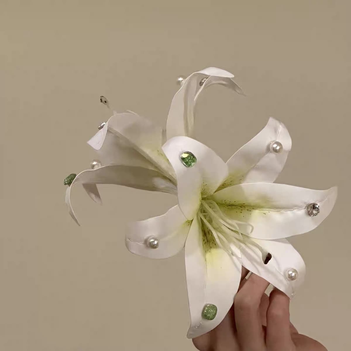 Elegant lily flower hairpin
