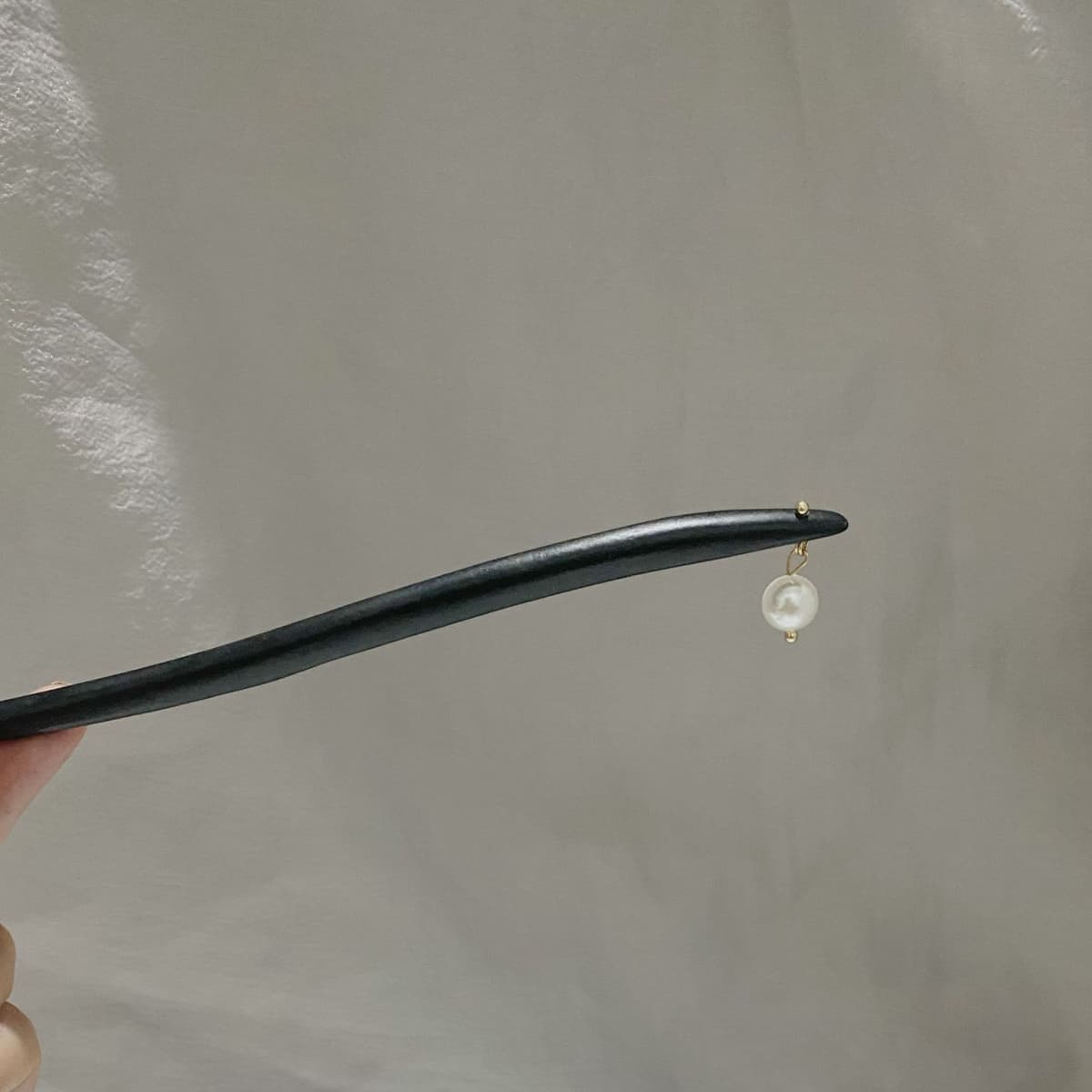 265# white bead hairpin