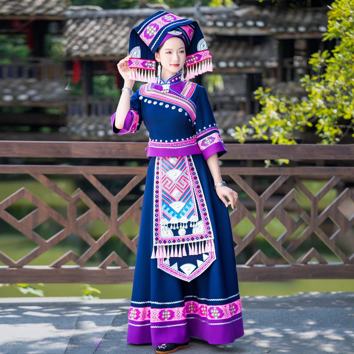 Lw women's navy blue suit + fan-shaped headdress