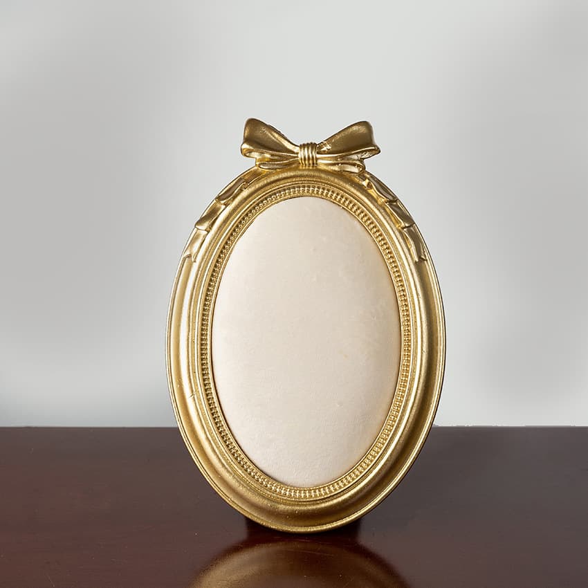White bow photo frame