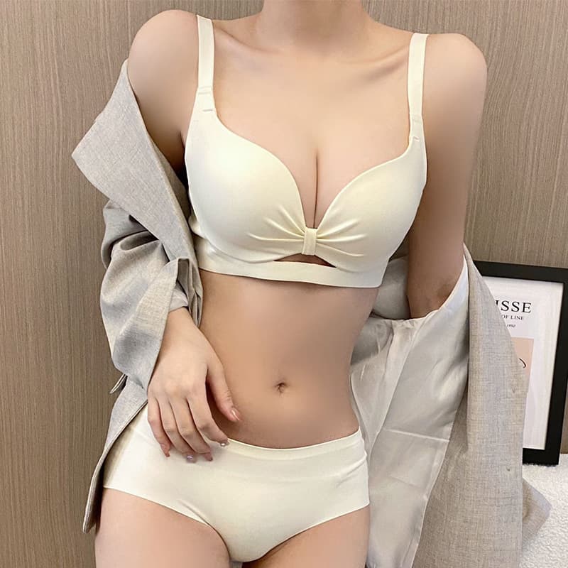 Milky white [suit]
