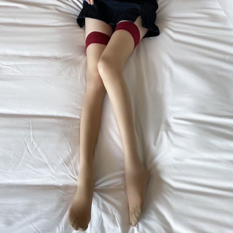 Spliced ​​stockings, red skin