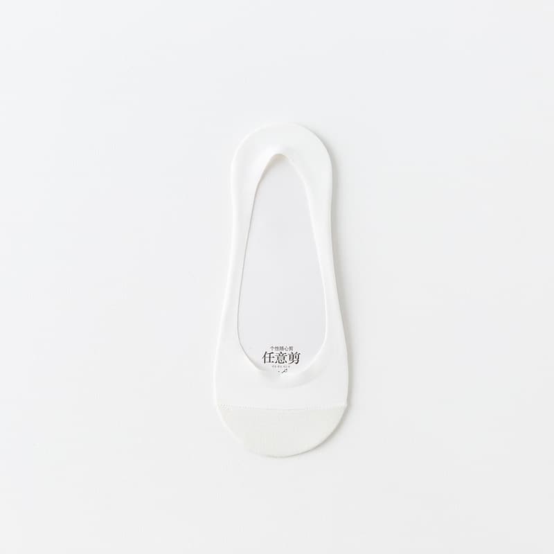 1 pair of white