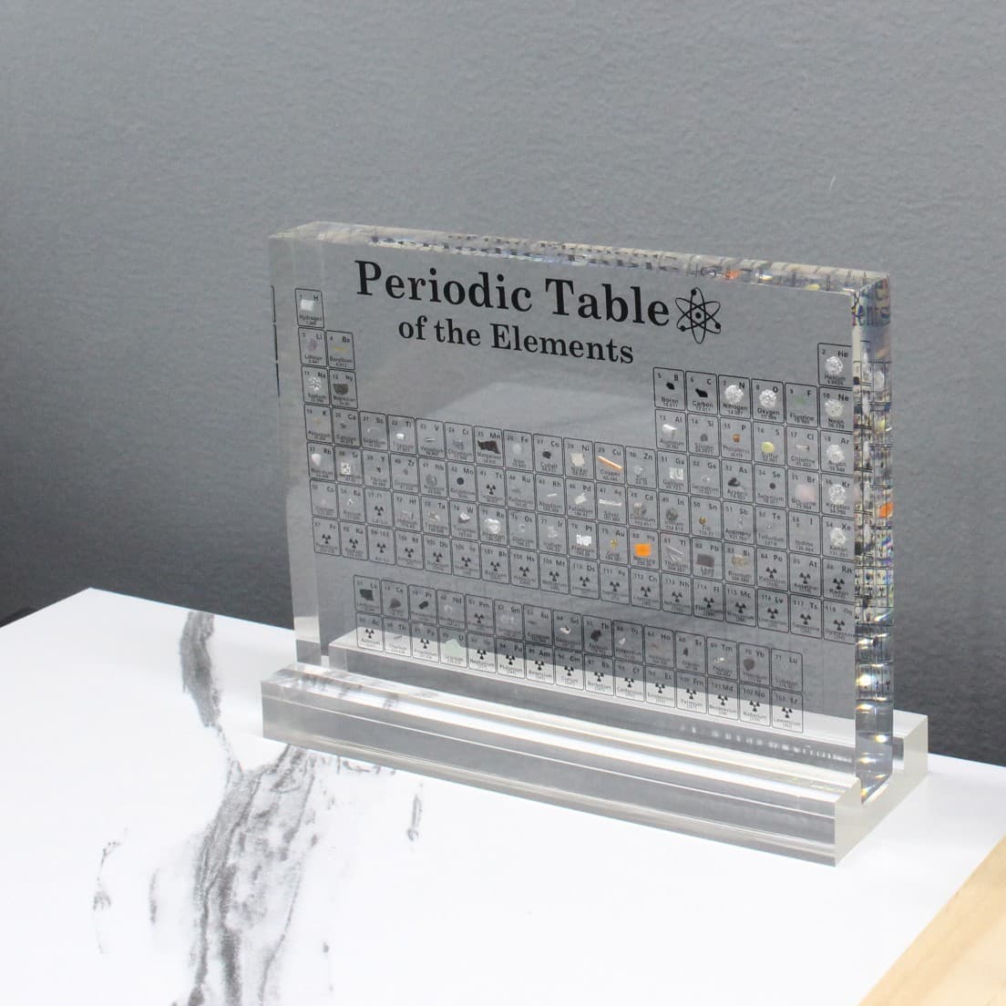 [embedded with 83 elements] transparent model + transparent acrylic base