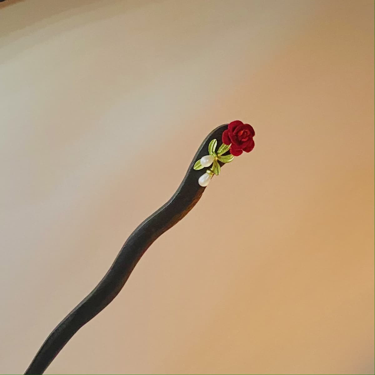 194# pearl green leaf rose