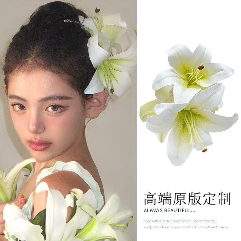 5596 asymmetric lily clip-white