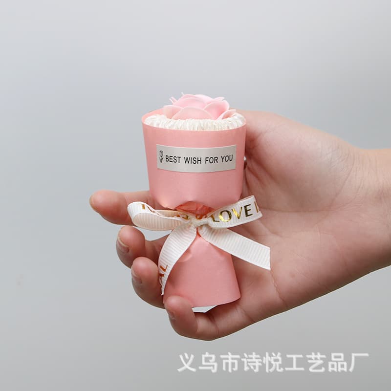 Light pink palm romantic pocket bouquet