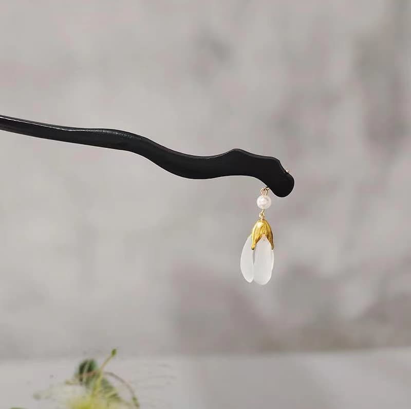 152# white jade water drop