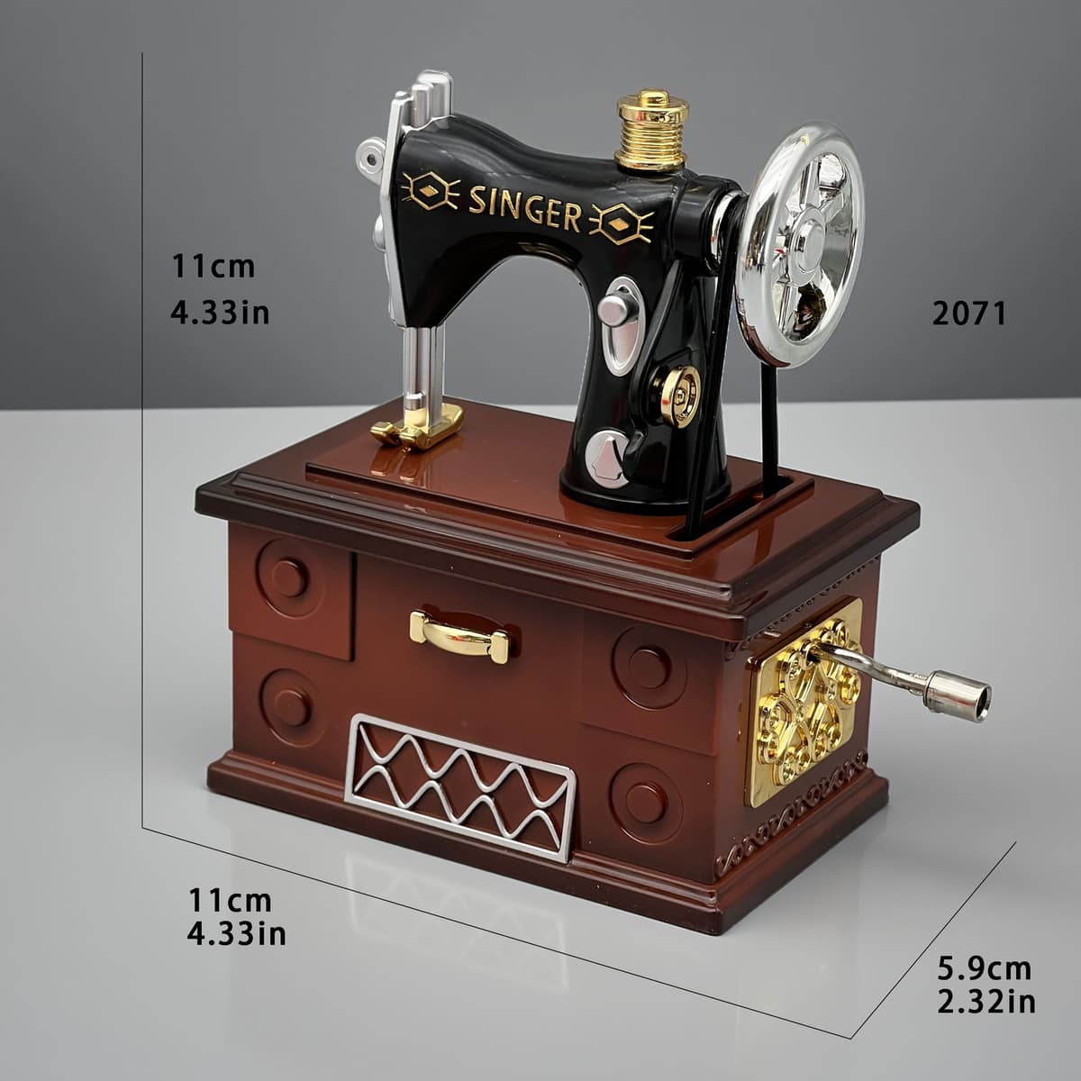 Hand-cranked sewing machine 2071 [152g]