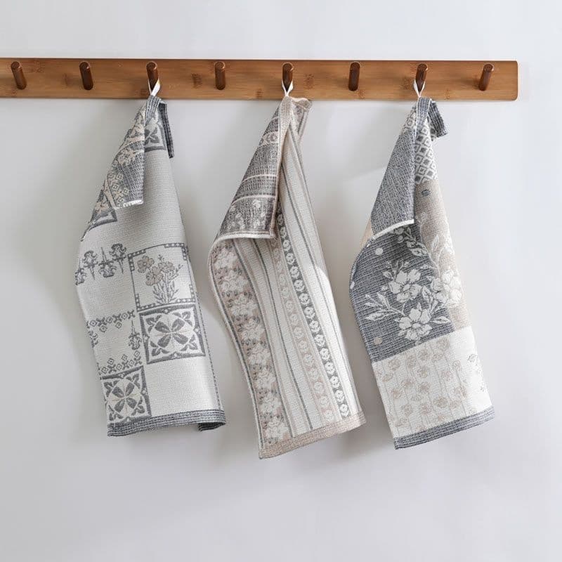 Gray-toned Dream Weaving + Compartmentalized Floral Language + Patchwork Floral Memories [3 pieces]