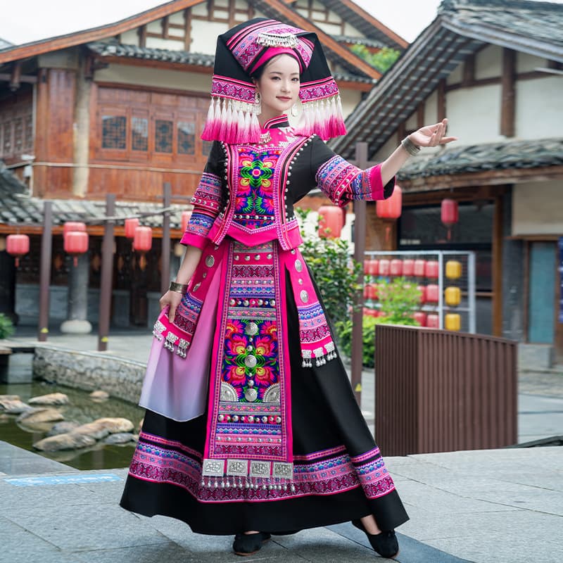 Gj women's rose red suit + fan-shaped headwear