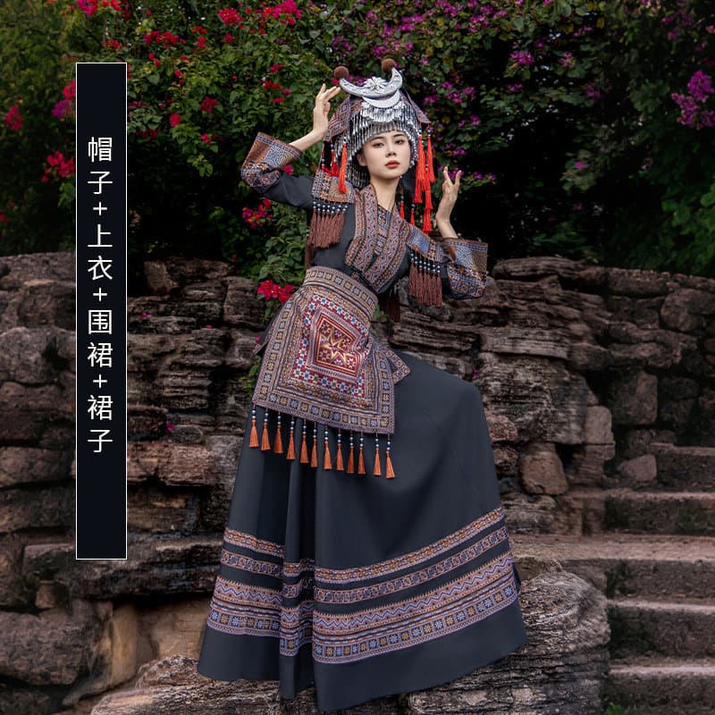 Top + apron + skirt + hat