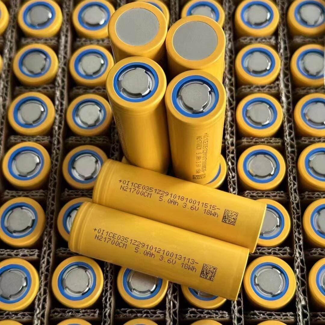 Product A honeycomb 21700 lithium battery 5000mAh 5C power battery car lithium battery flashlight mobile power supply