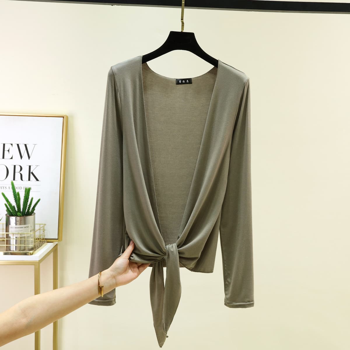 Gray green