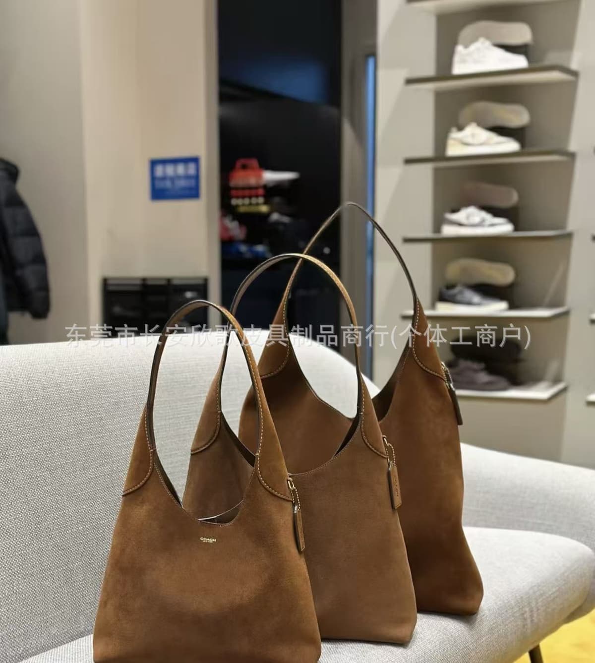 Suede brown [dust bag gift bag packaging]