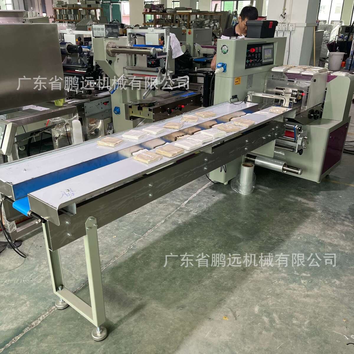 Hotel Commercial Napkin Packaging Machine Catering Restaurant Tissue Paper Packaging Machine Sanitary Napkin Pillow Packaging Machinery 3
