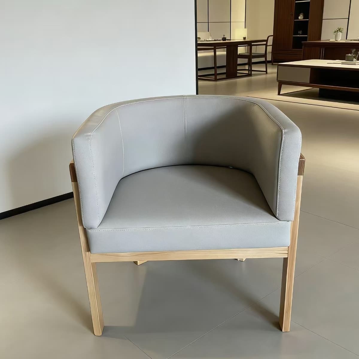 All-season accent sofa