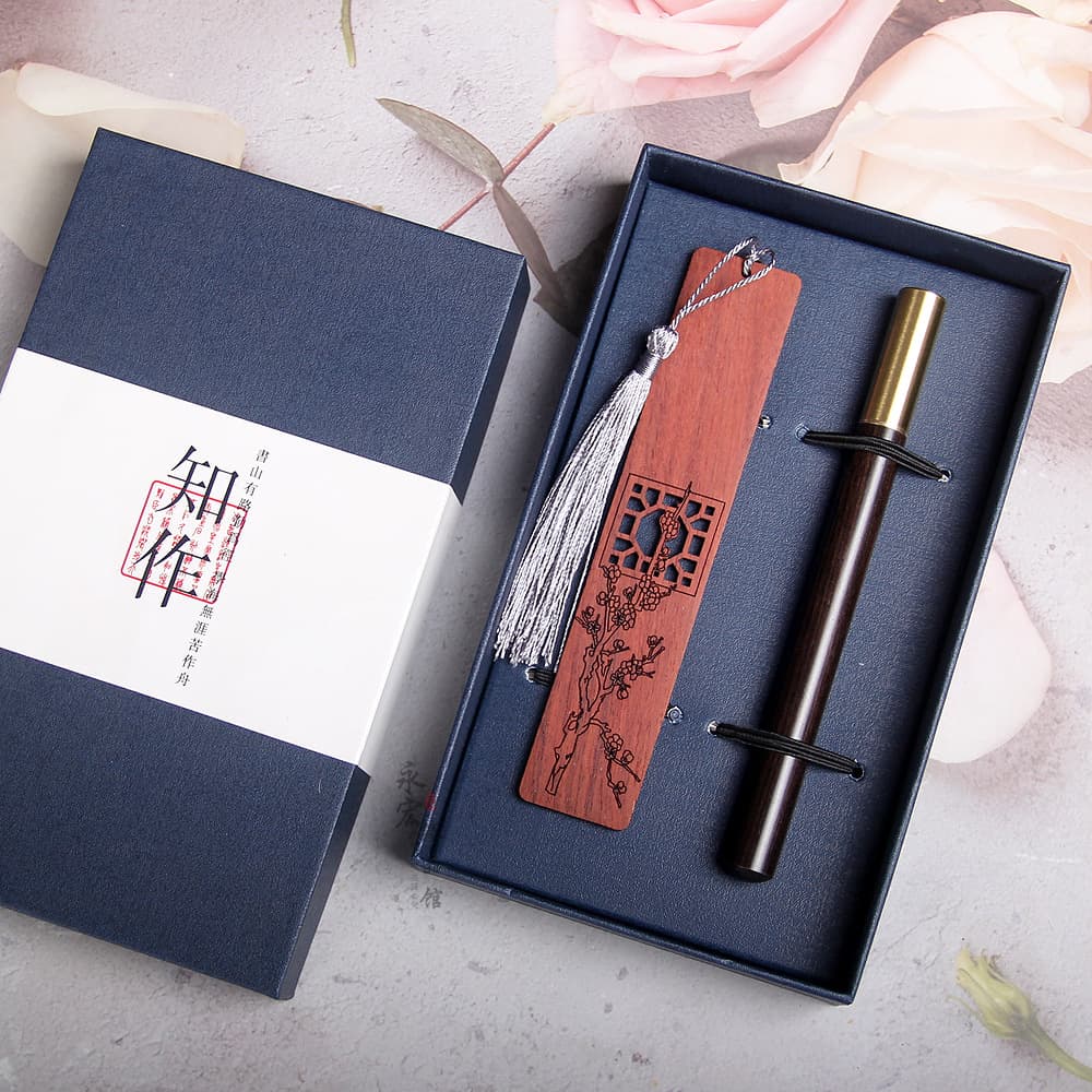 Red sandalwood plum blossom pen (known as gift box)