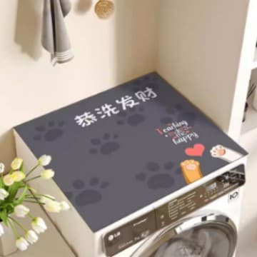 Wash and make a fortune - loving kitten claws