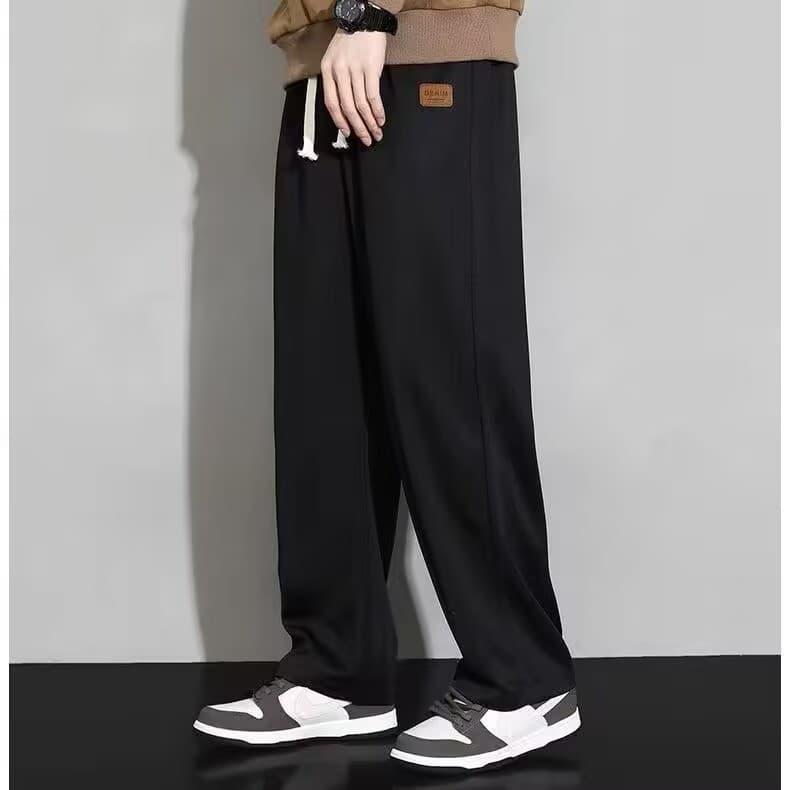 Leather label four-way elastic pants black
