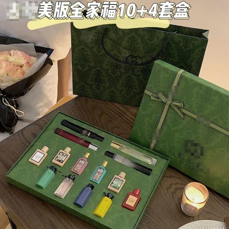 Ancient family portrait set + gift bag