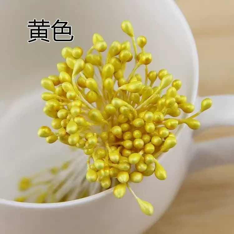 Pearlescent stamens-yellow