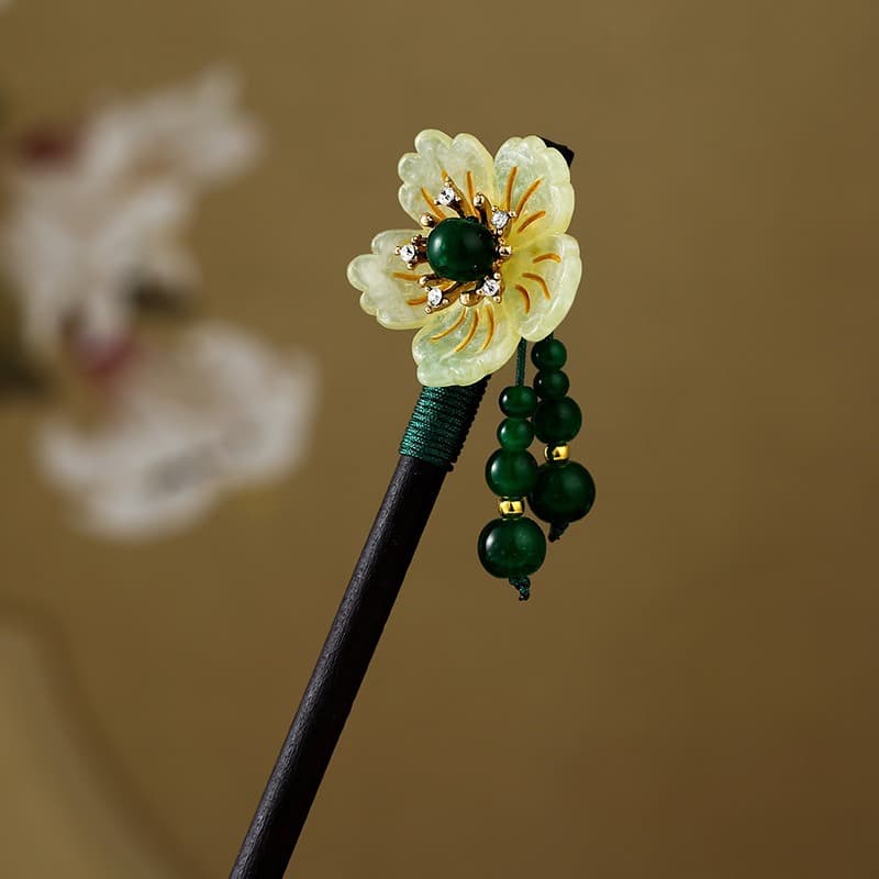 Flower wind leaning