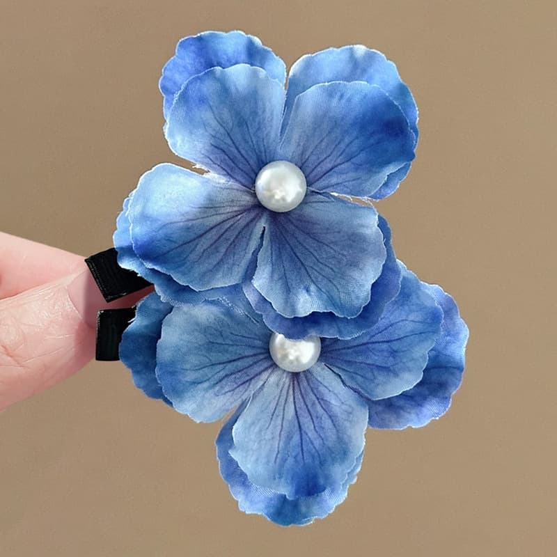 Oil painting blue hairpin