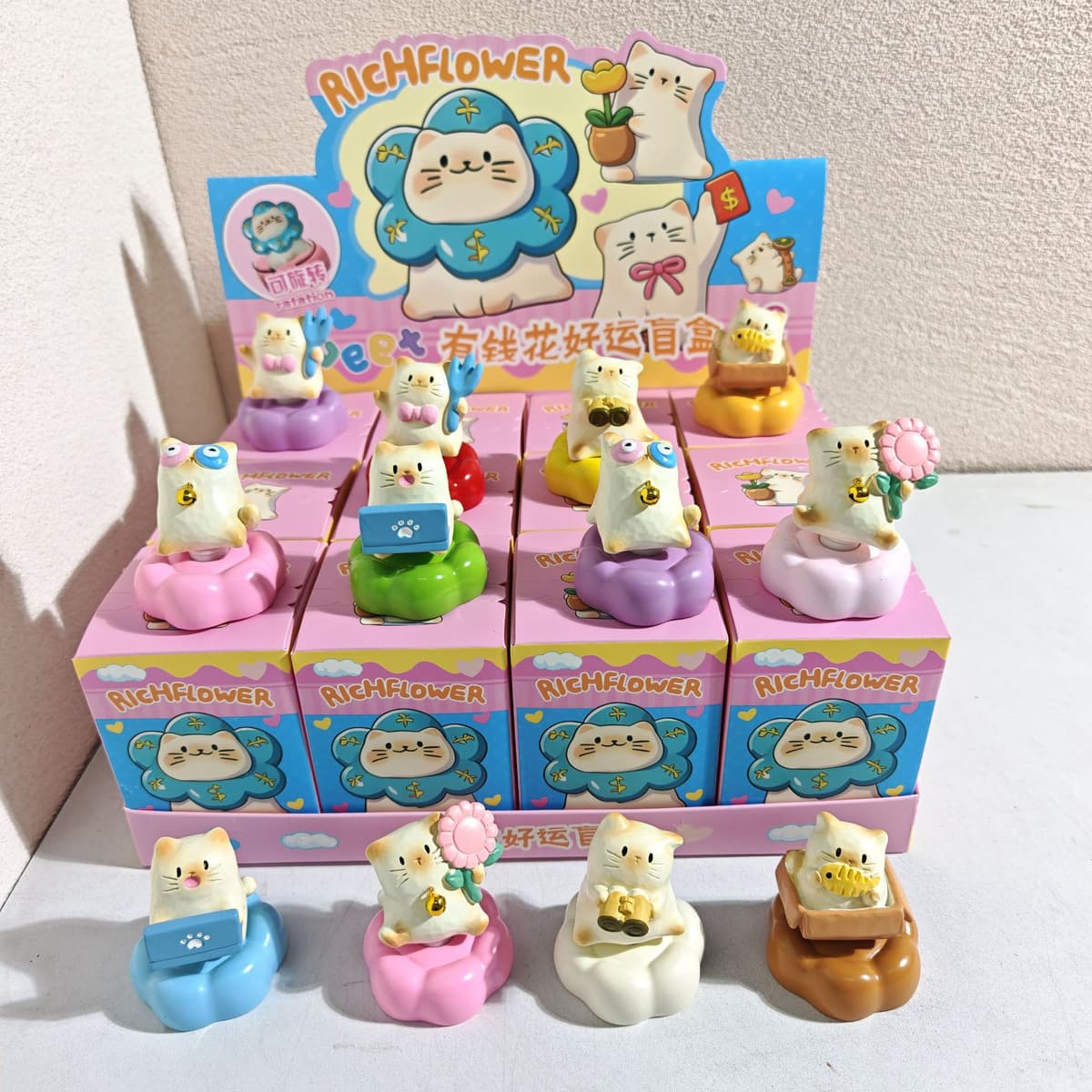 You can spend money on meow zhuanzhuan blind box [12/box]