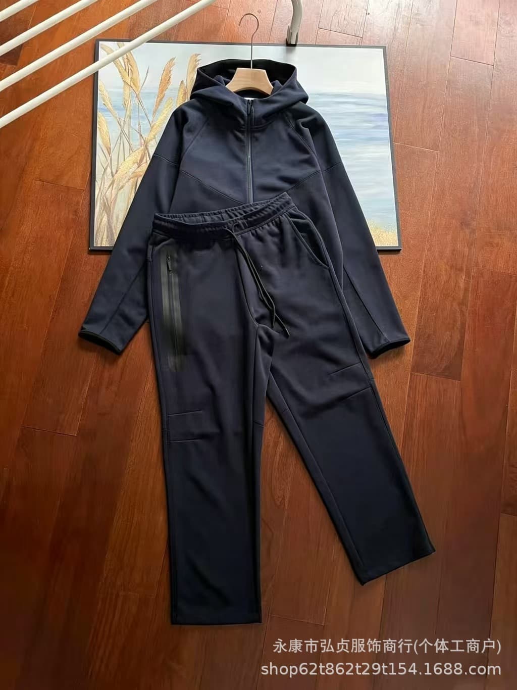 Suit.navy blue