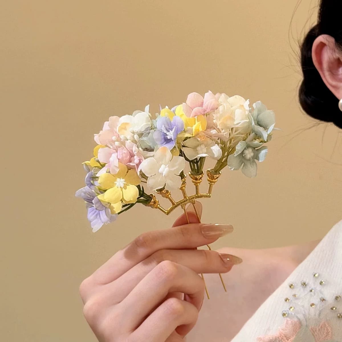 Colorful flower hairpin