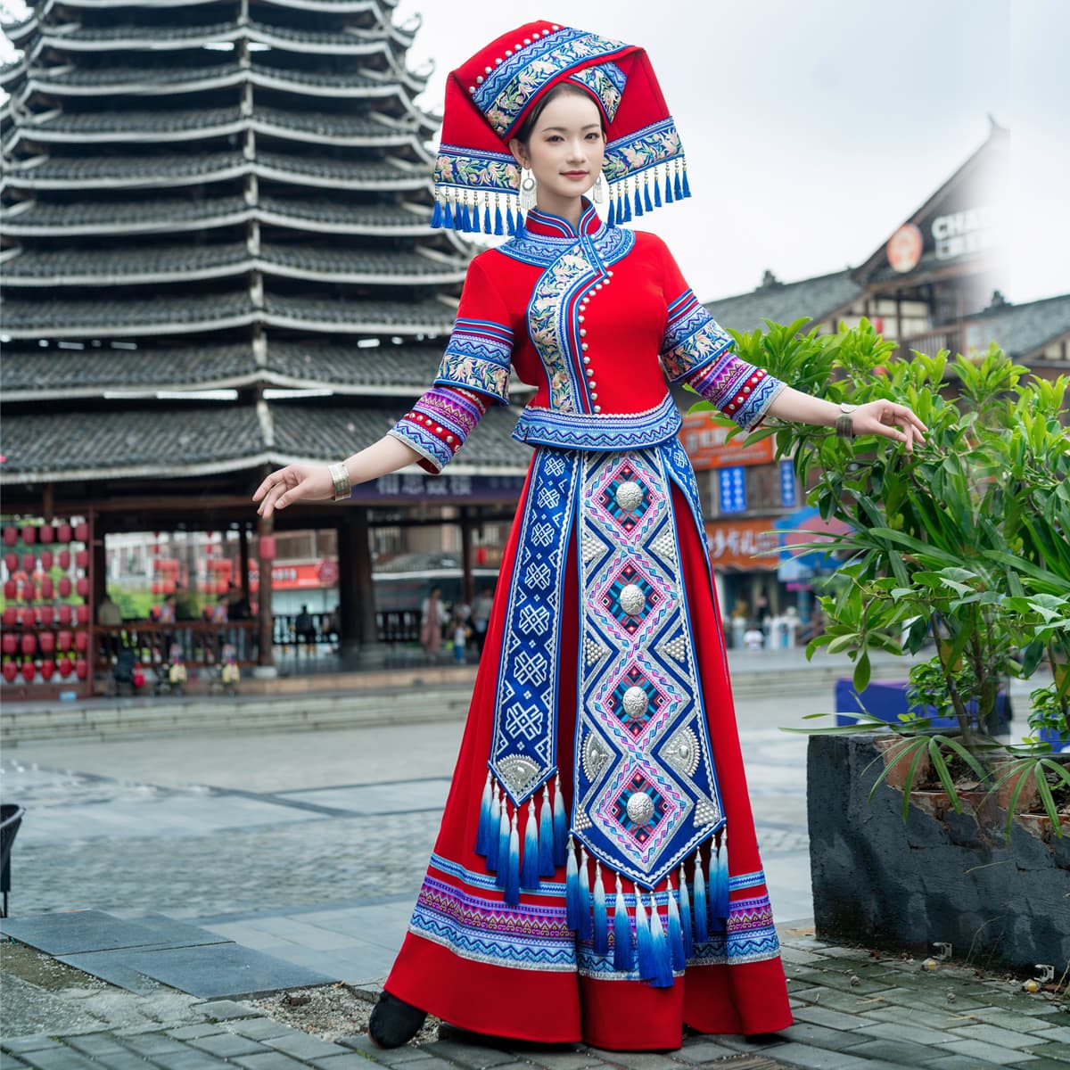 Lw women's round and square red suit + fan headgear