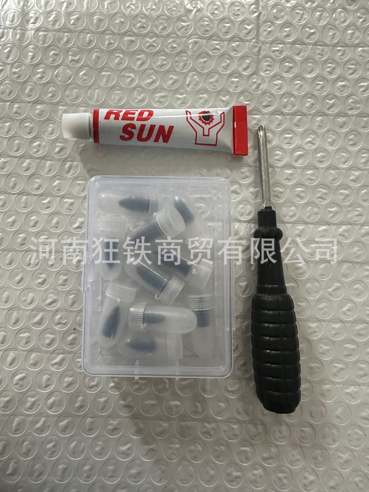 5 large and 5 small nails (boxed + screwdriver + glue)