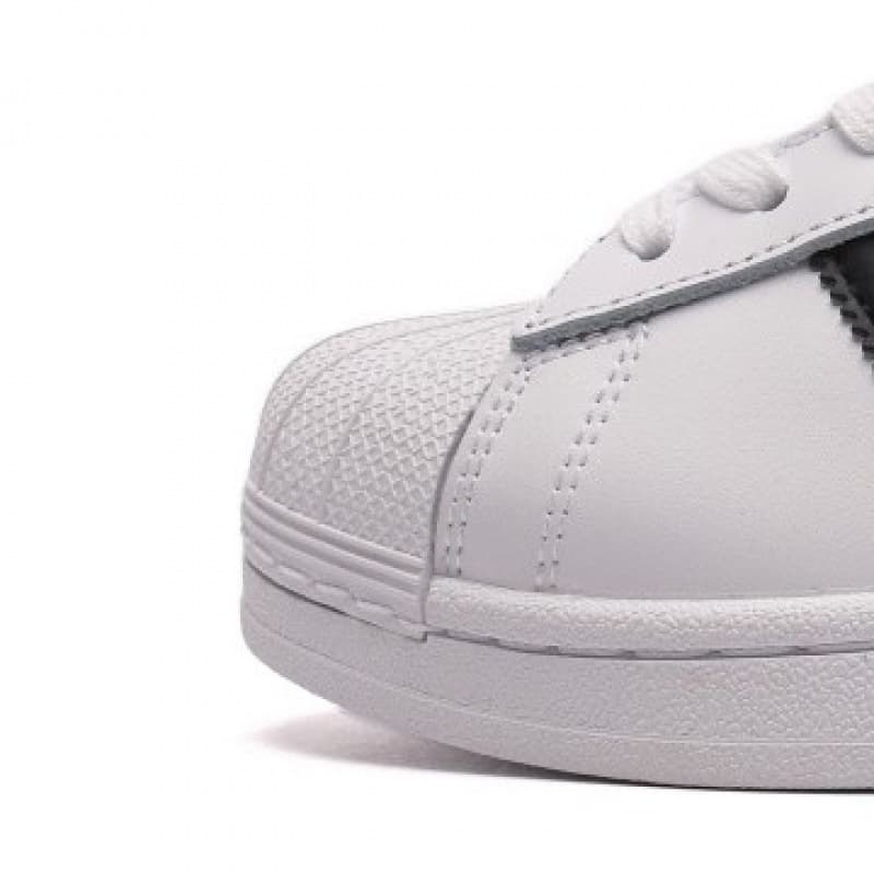 White black gold label