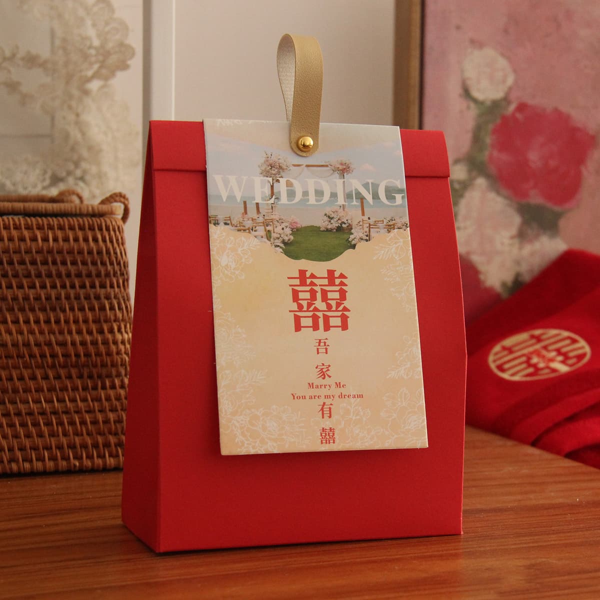 Big red romantic gift box + gold handle