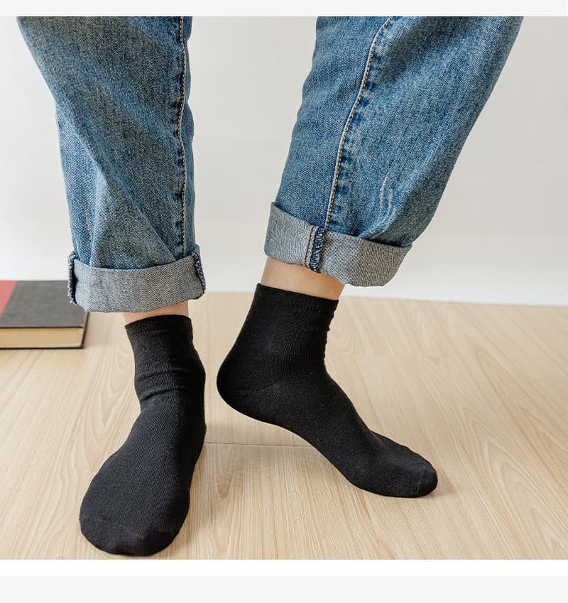 052 black