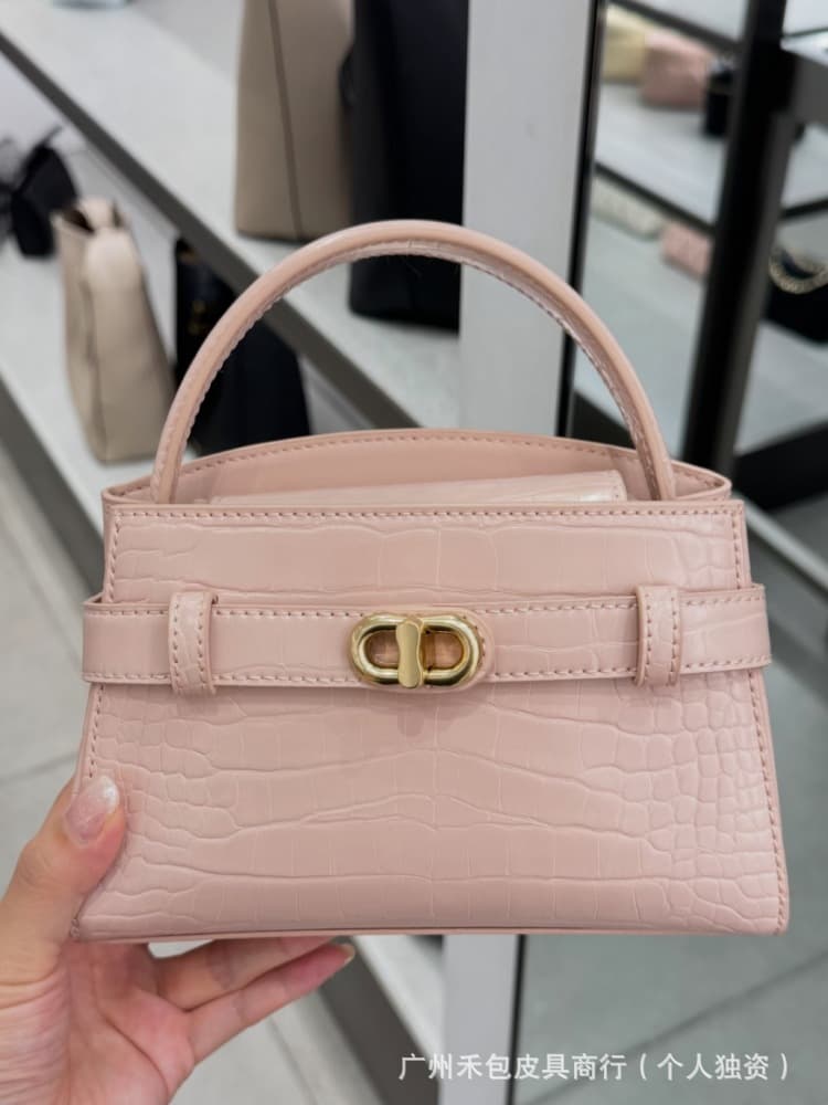 Crocodile pattern pink
