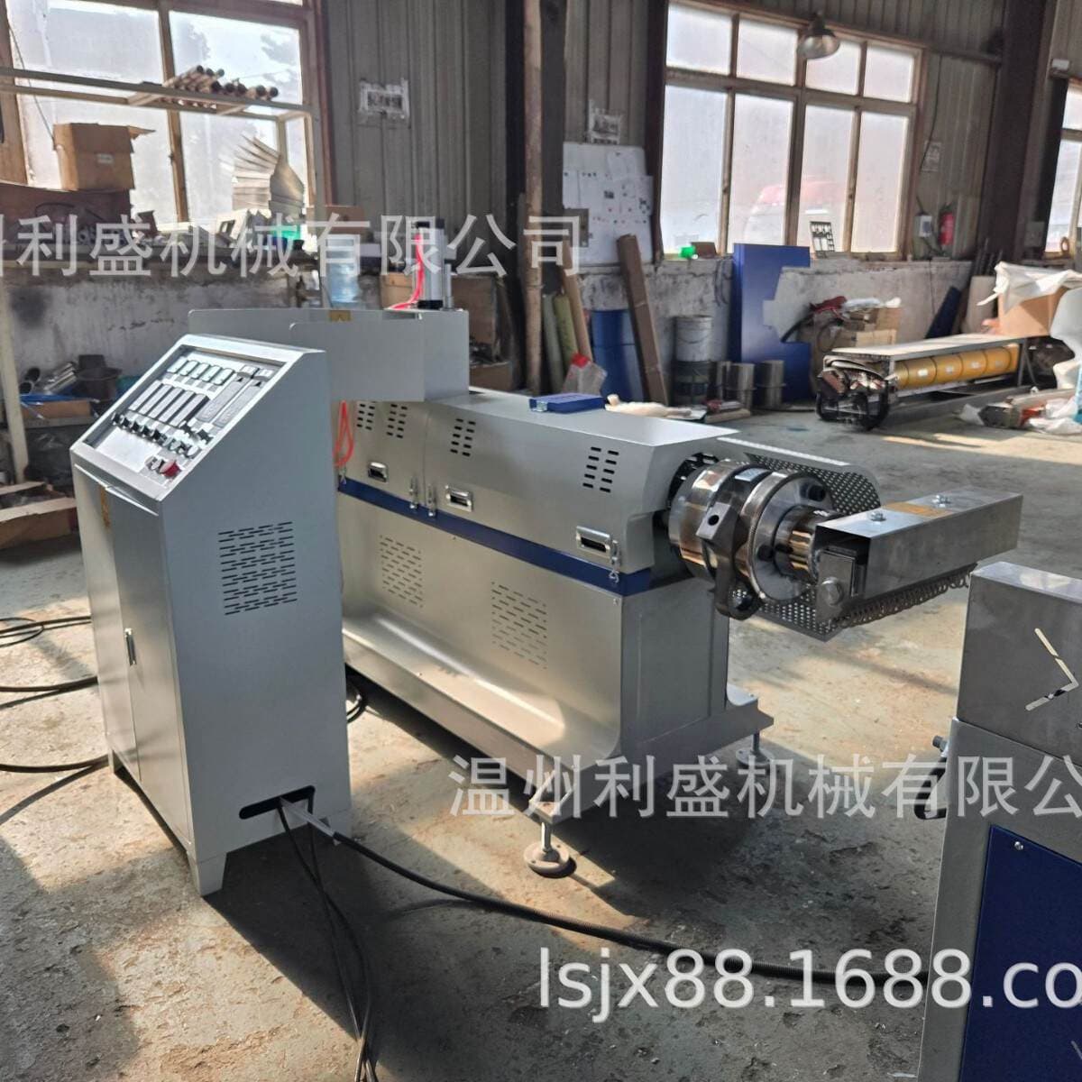 The Manufacturer Supplies Air-Cooled Extrusion Granulators for Recycling and Converting Waste Material into Pearlescent Film and Pp Material, Which Can Be Recycled Without Water and Can Be Exported 4