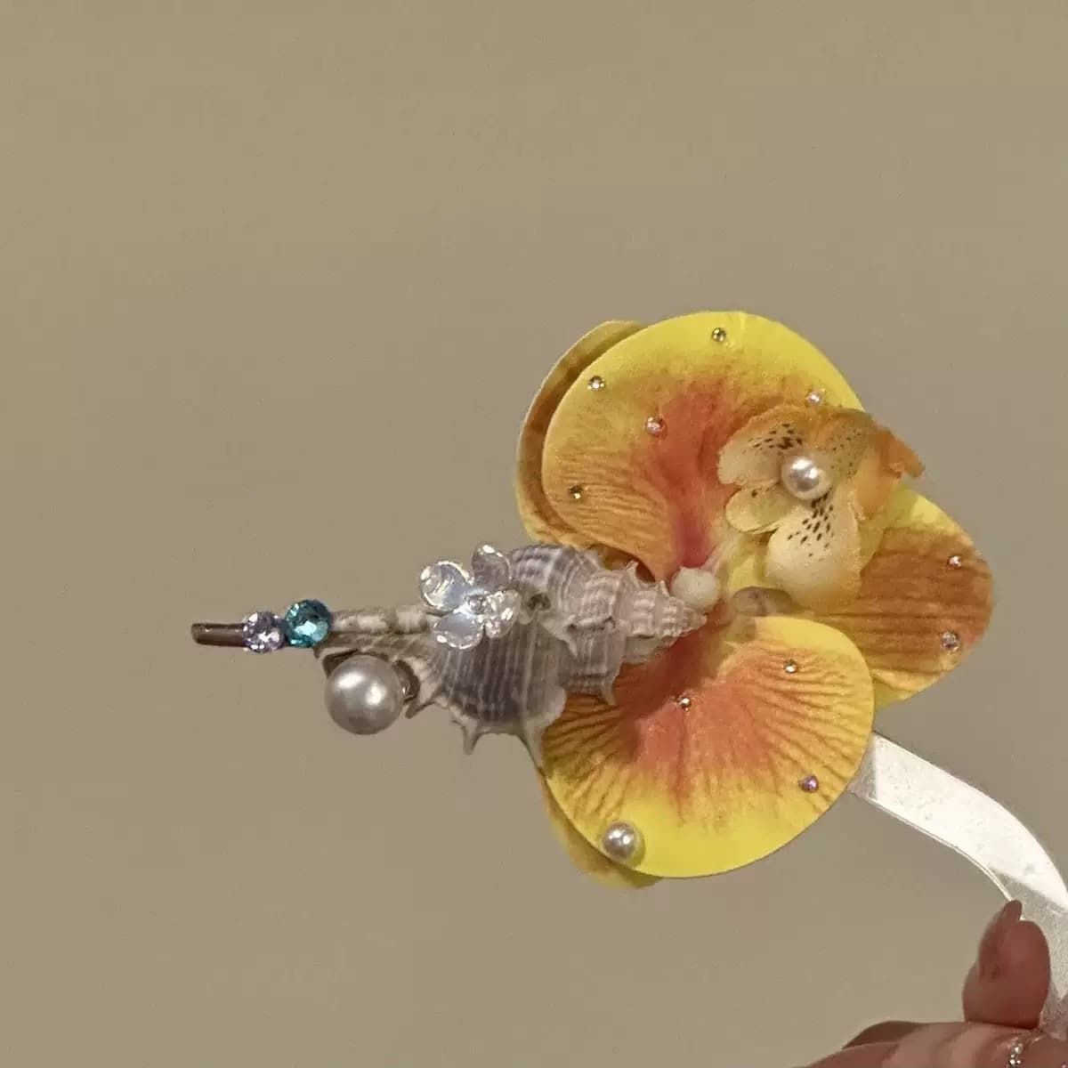 Orange flower shell hairpin