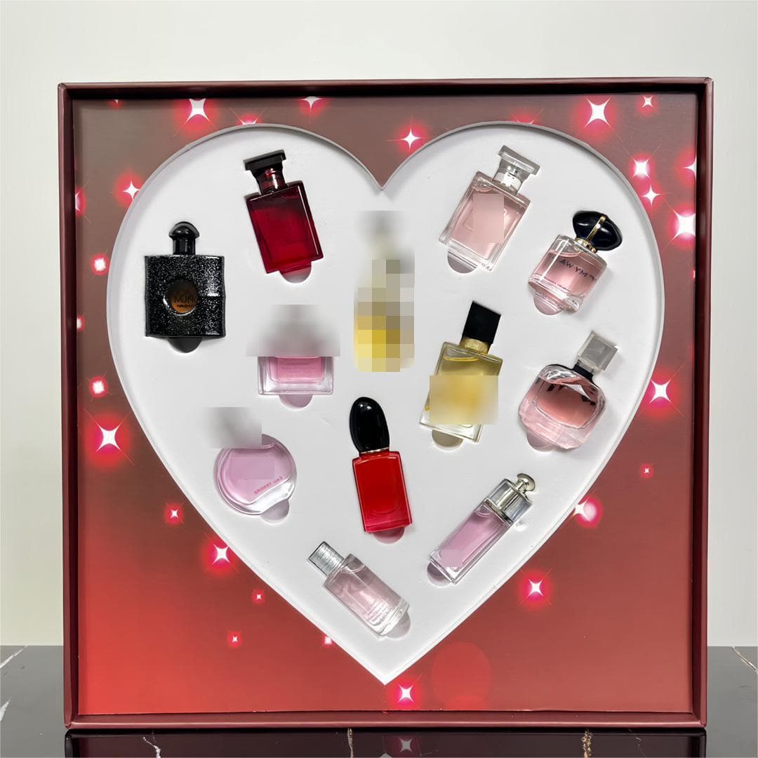 Thrilling twelve-piece set + gift bag