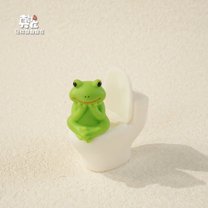 Bumpy frog vinyl figure