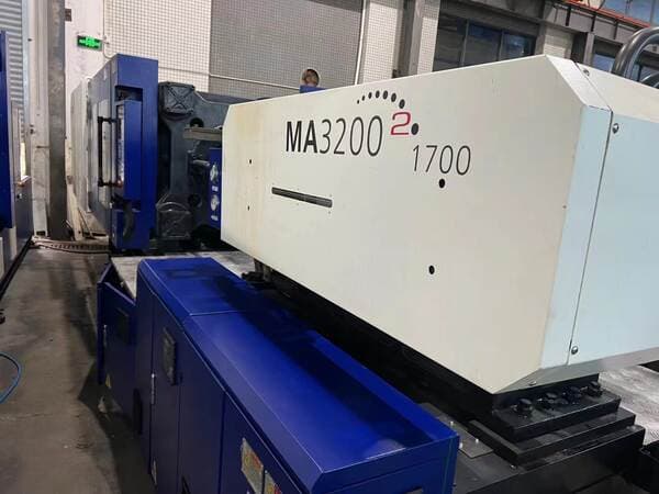 Transfer second-hand Haitian second generation 320 tons servo injection molding machine
