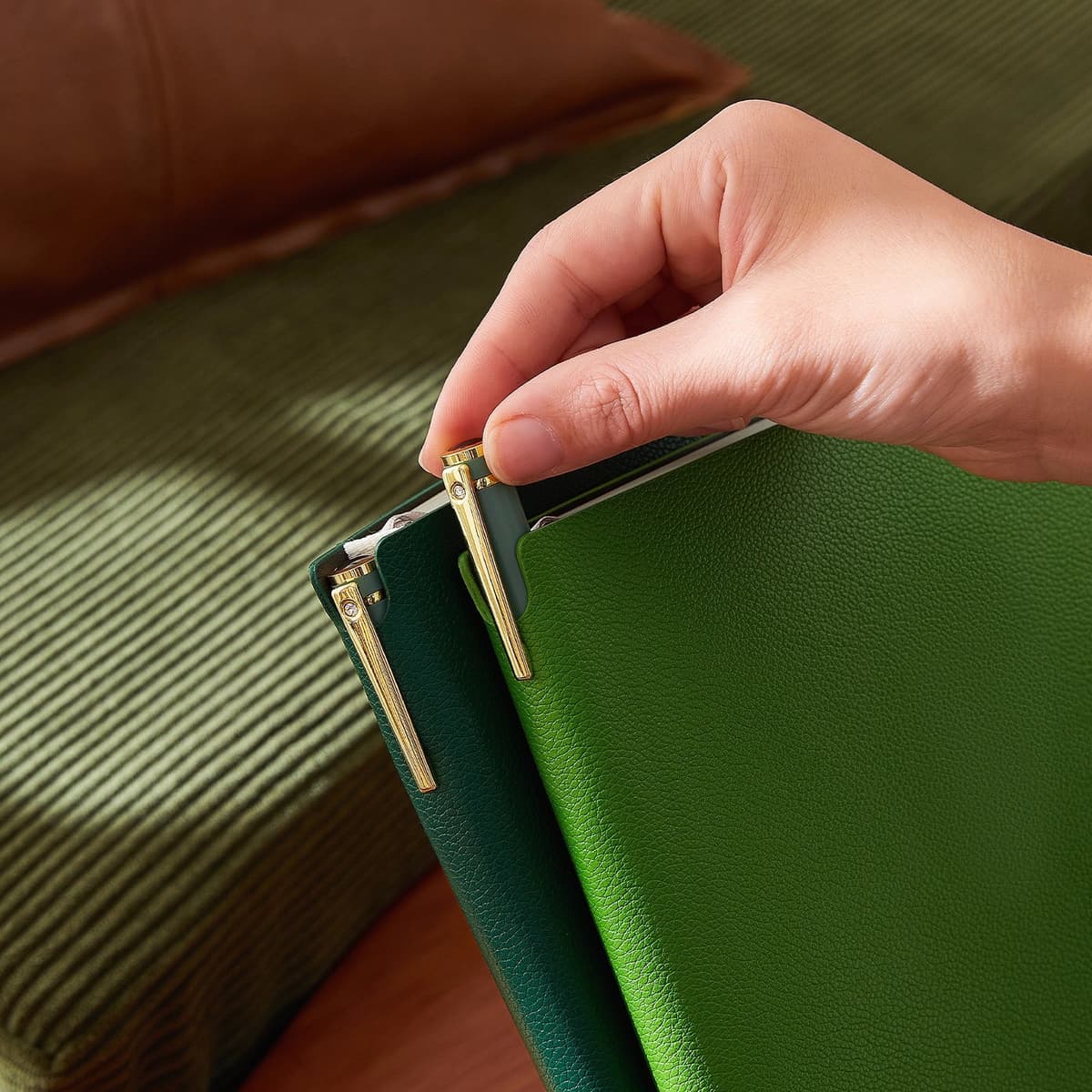 Efficiency upgrade! the pen follows the notebook, capturing inspiration/records instantly