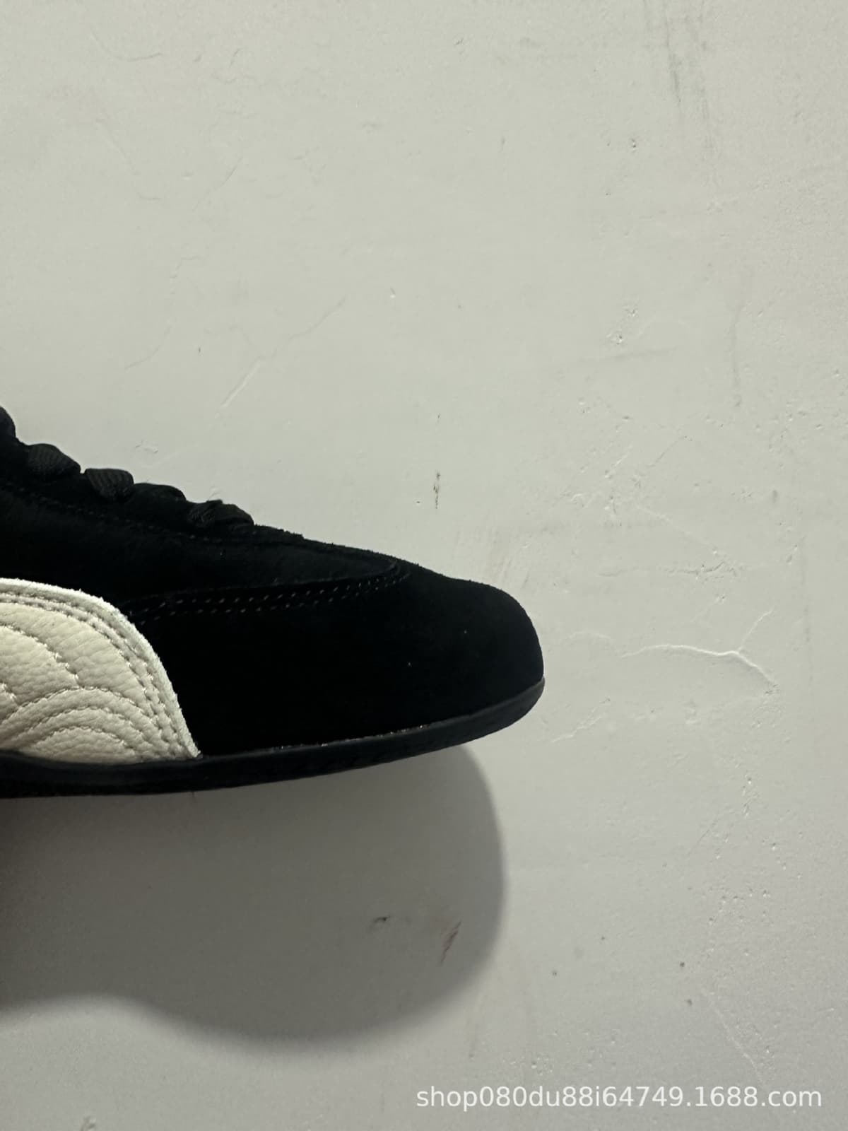 Pm black and white/lychee leather