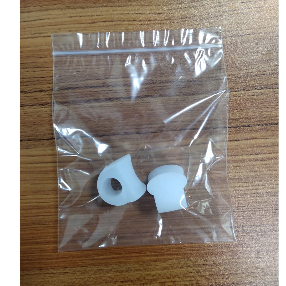 Single-hole toe separator