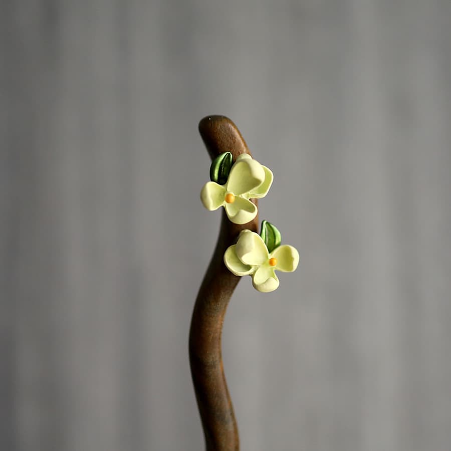 E74 new gardenia [natural green sandalwood]