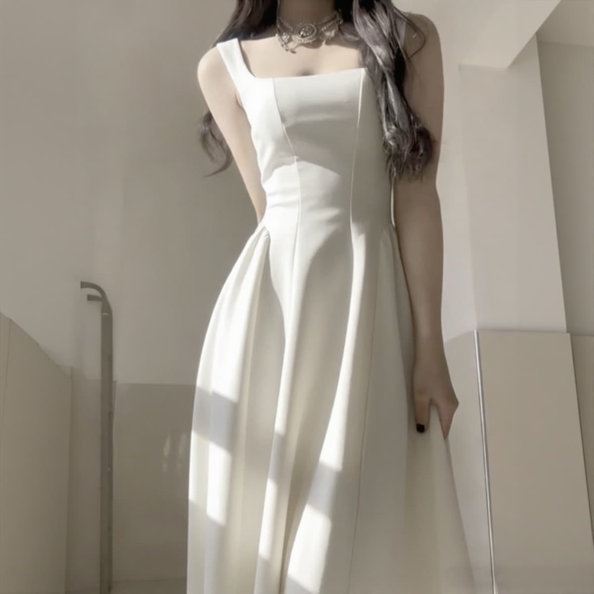 Apricot white [long suspender skirt]