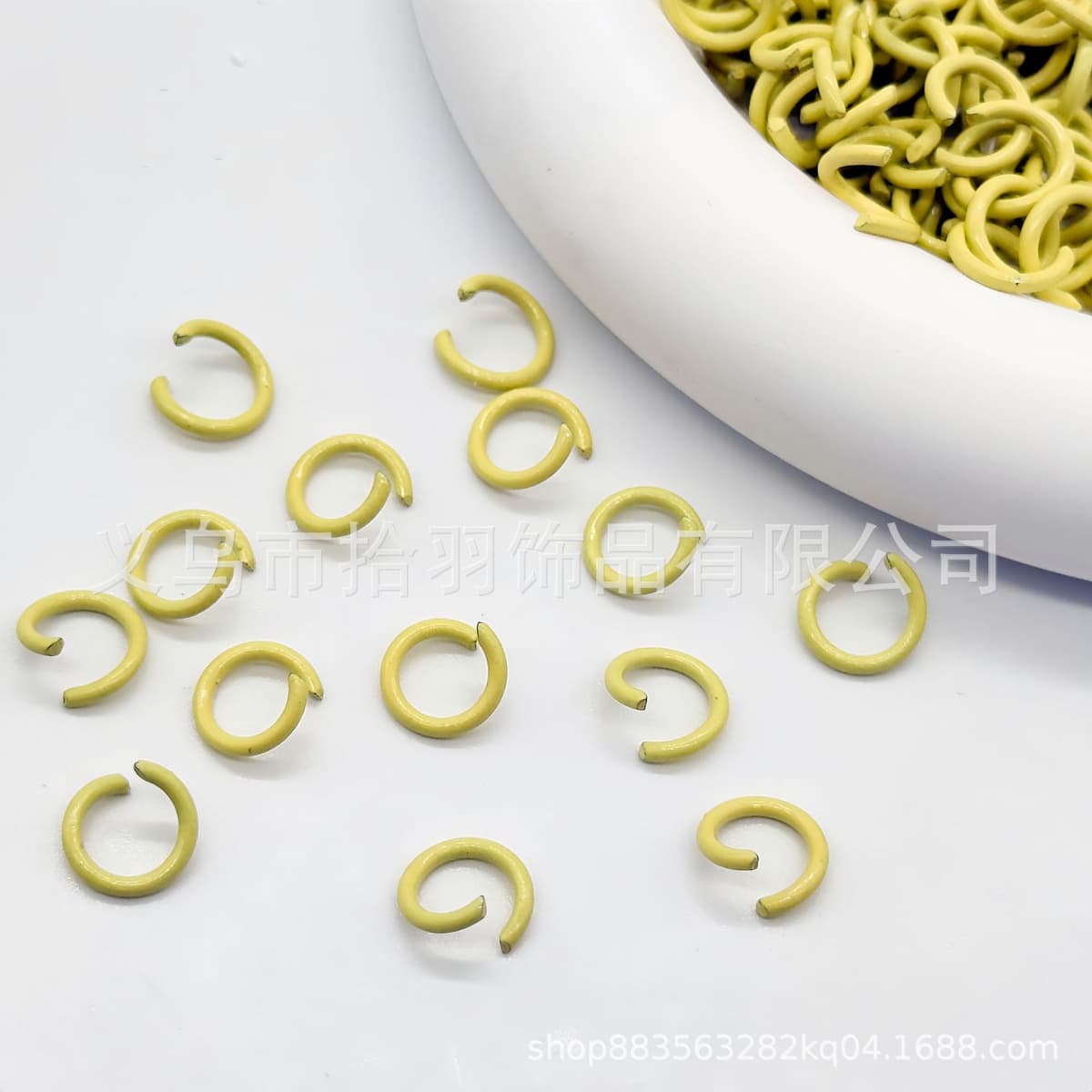 [light yellow] open ring